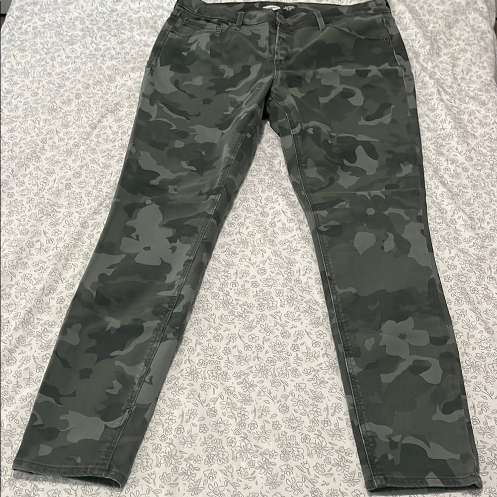Old Navy Green Camouflage Rockstar Super Skinny Pants